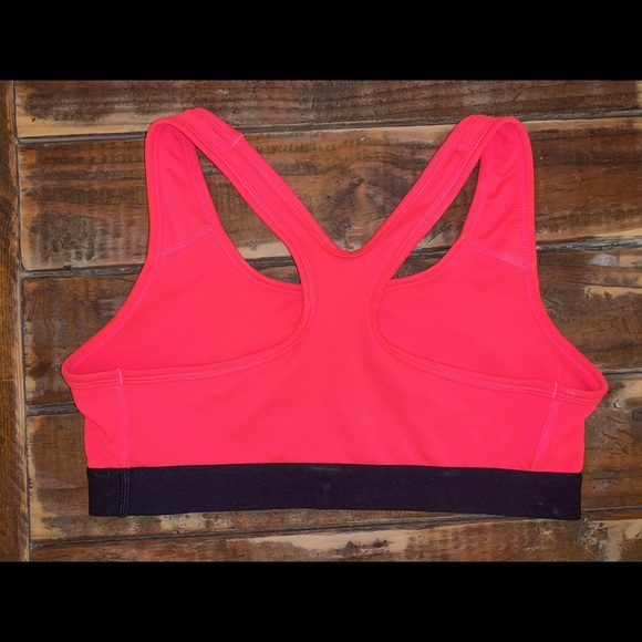 Women’s Nike Bra - Picture 2 of 3